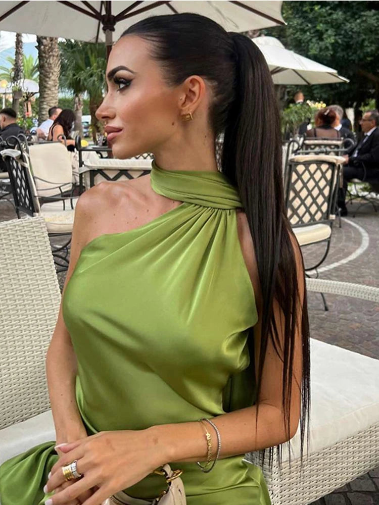 Robe longue satinée asymétrique – Élégance sculpturale pour vos plus beaux soirs