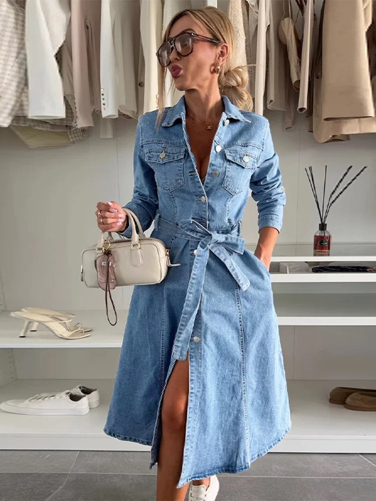 Camille™ – La robe en denim qui allie force et féminité