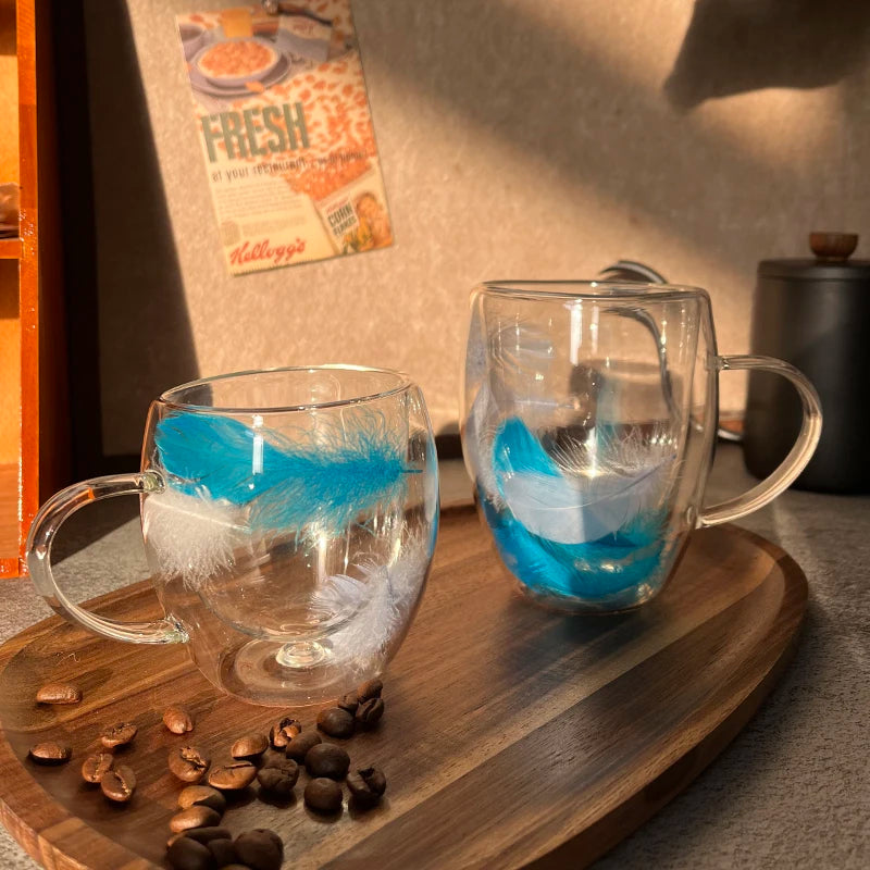Plume de Verre™ – Tasse soufflée à la main avec plume suspendue (double paroi)
